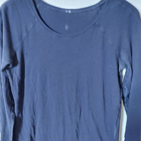 Lululemon Women's Blue Long Sleeve Crewneck tshirt top Sz Med - Picture 4 of 8